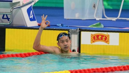 十五运会丨张展硕勇夺三金：挑战自我，游向巅峰