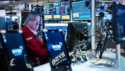 收盘:三大股指本周跌幅均超2.4% 市场聚焦美国财政状况与特朗普关税