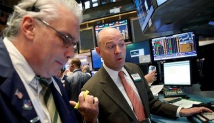 开盘：美股周五小幅高开 主要股指创纪录收盘后交易员等待新线索