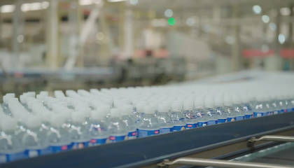 探访今麦郎工厂，解读“一元水”的新质生产力与向善哲学