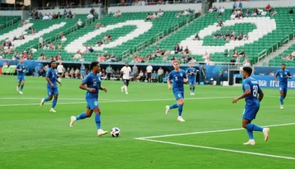 特朗普将“大棒”挥向足球？