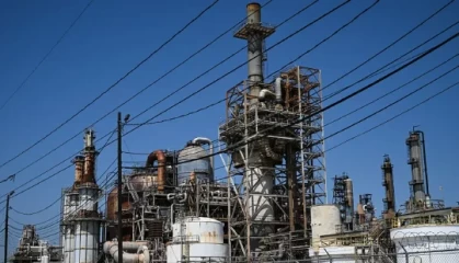 油价周二收高，市场权衡俄罗斯供应风险与美联储利率决议