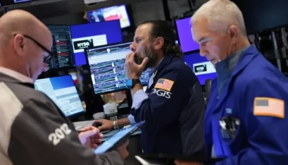 尾盘：三大股指悉数走低 市场关注特朗普关税政策