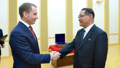 朝俄举行会谈讨论贸易经济和科技合作相关议题