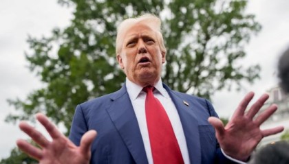 特朗普称约两周内将与普京在布达佩斯再度会晤