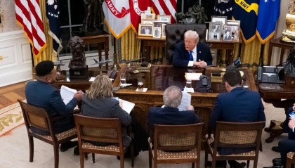 特朗普在世界上耍浑，对中国具体利弊何在？