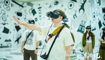 解锁新技能：老外变“老内”直播带货忙