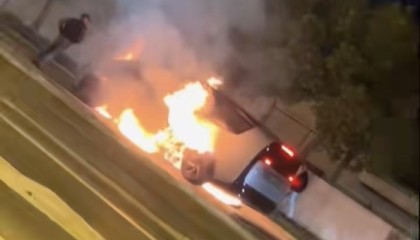 理想汽车回应MEGA起火事故：车门顺利打开，车内人员均安全离车