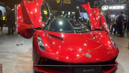 最贵的几款新车都在这里了｜2025上海车展