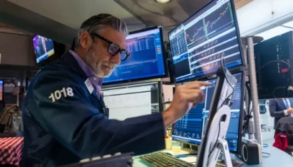 午盘：美股维持涨势 市场关注美国政府停摆事件进展