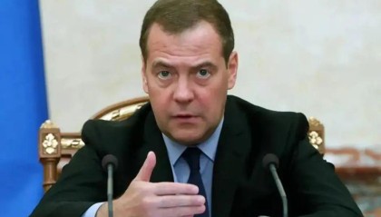 普京专机返俄，美军F-22战机护航