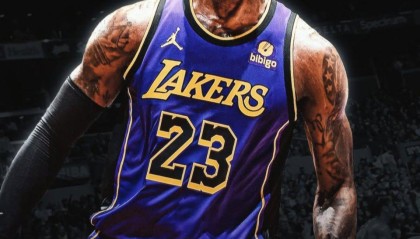 与退役无关！詹姆斯官宣决定2引争议打广告戏耍全世界被骂惨了