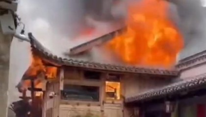 价值16亿金丝楠木博物馆被烧毁，造成文物损毁？官方回应：未获批