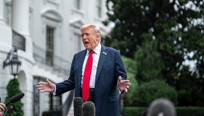 特朗普：若政府持续“停摆”可能会裁员