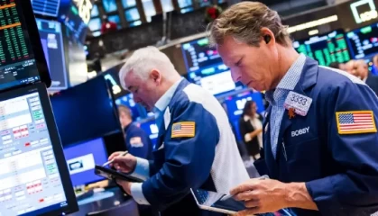 尾盘：纳斯达克指数上涨1.2%，AI交易试图在年末以强势收尾