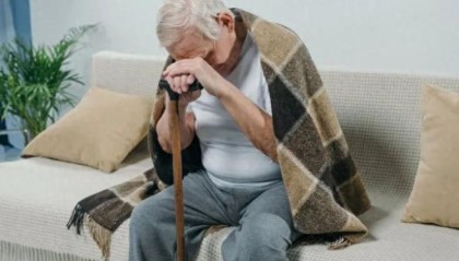 大脑开始“萎缩”，身体通常会有这些反应