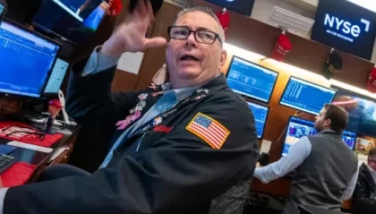 尾盘：美股继续上扬 道指涨逾500点