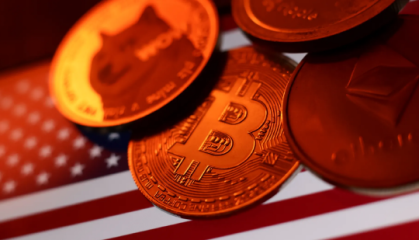 比特币突破11.7万美元再创纪录，因投资者涌入风险资产并平仓空头头寸