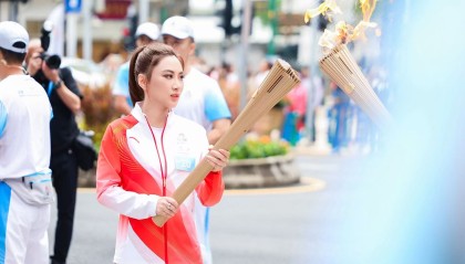 火炬手陈丹娜澳门站火炬传递 立白以“洁净之力”护航十五运会