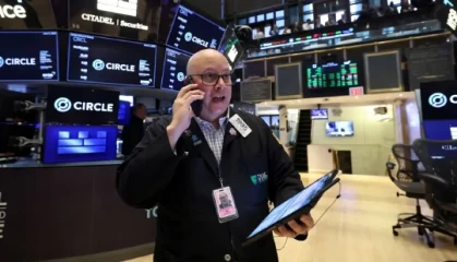 收盘:美股周五收高 标普指数突破6000点关口