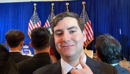 特朗普加密晚宴参加者吐槽：吃得糟透了，安保松懈，没机会和特朗普搭话