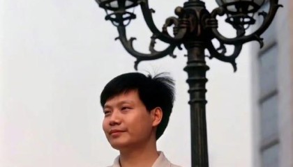 雷军，弱势者身份竞逐该停了