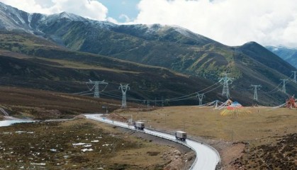 华住20周年“硬核”局：开“样板房车”重走318川藏线，全线酒店让天险变通途