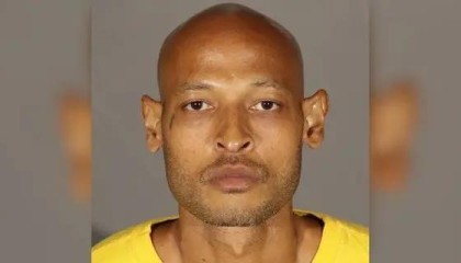 美国一男子因再次闻女人屁股而被捕，此前因类似事件登美国头条