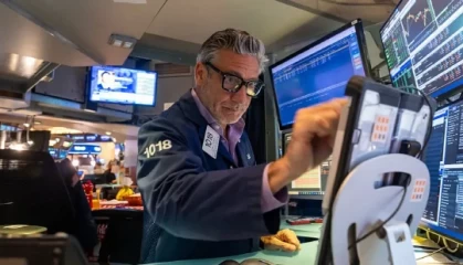 开盘：美股周二开盘基本持平 市场关注财报与贸易局势