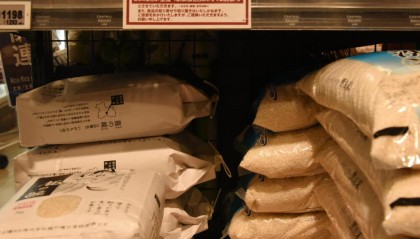 日本政府储备米线下开售上千人排队抢购