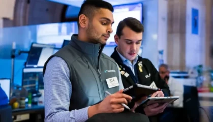 尾盘：美股继续下滑 道指出现超千点震荡