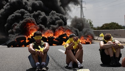 35万以色列民众大抗议要求加沙停火，美国特使：年底前结束冲突