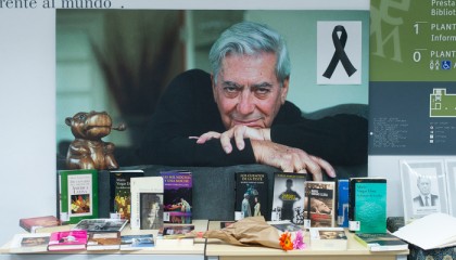 从左翼人士到晚年“右转”：作家略萨的政治之旅