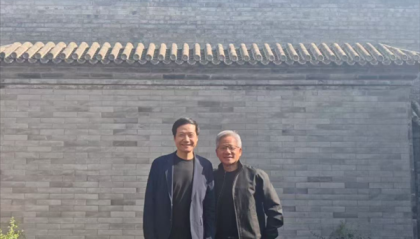 黄仁勋年内第三次访华，大热天仍穿皮夹克合影雷军