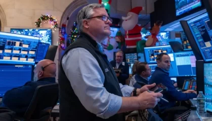 12月27日收盘：美股周五收跌 本周美股三大股指均录得涨幅