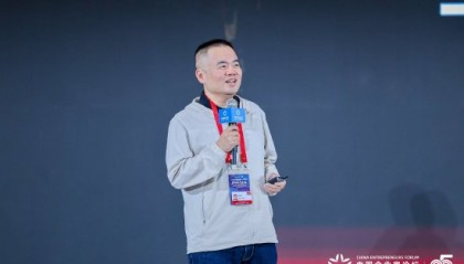 匹克许志华谈企业发展就像滑翔伞：借最艰难的逆风攀登，换前所未有的腾飞高度