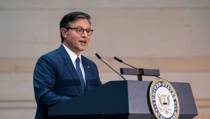 美国众议长约翰逊称反对将临时拨款法案延长至12月