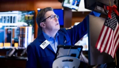 尾盘：美股涨跌不一 道指与标普指数走低