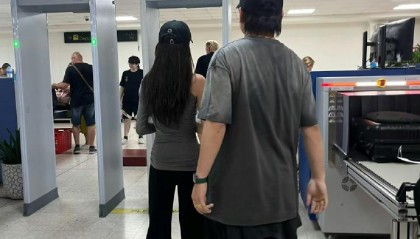 胡彦斌承认与易梦玲恋情，两人牵手现身机场，胡彦斌：接吻视频不是AI